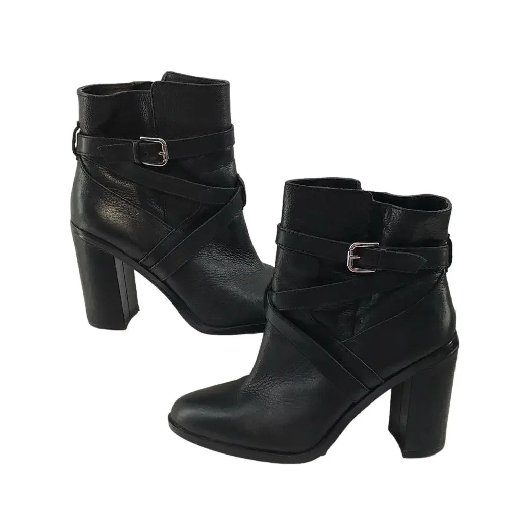 VINCE CAMUTO VC-Gravell Womens Black Ankle Heel Leather Buckle Side-Zip Boots—8M